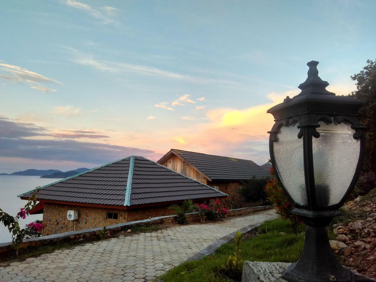 Theodor Hotel Labuan Bajo Bagian luar foto