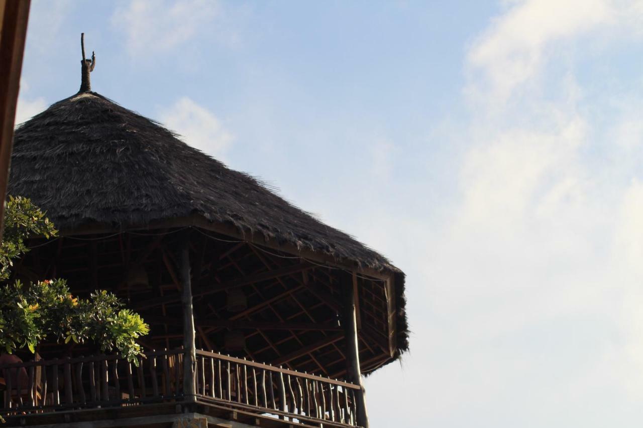 Theodor Hotel Labuan Bajo Bagian luar foto