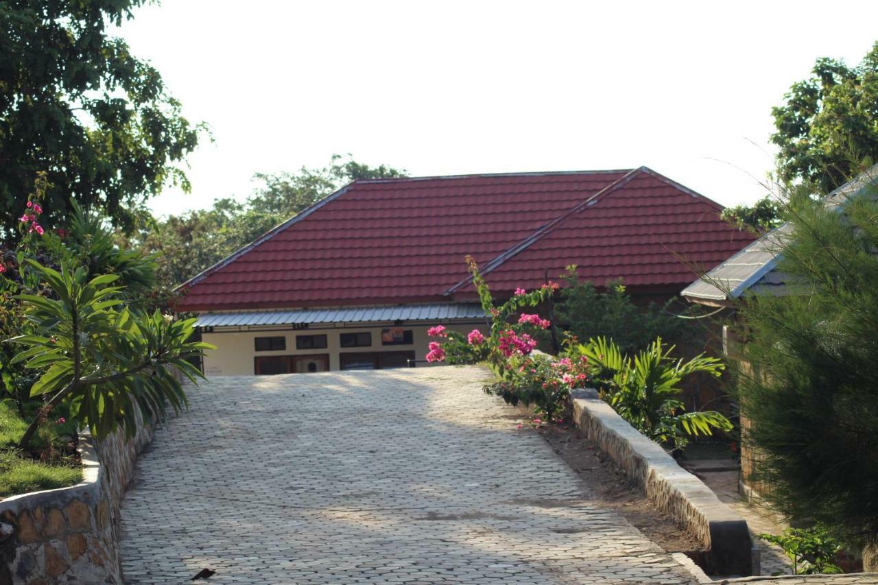 Theodor Hotel Labuan Bajo Bagian luar foto